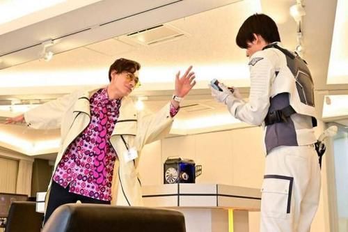 昭和|假面骑士礼拜四：菲尼克斯可能是令和修卡，签名背后出现1号印章