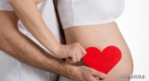 孕妇子宫中羊水较少时，可能身体会有3个变化，为小宝贝了解下