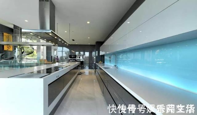 升降板|为了给老公圆梦,她砸7000万耗时三年把家改成“宇宙飞船”,网友这妻子从哪找的