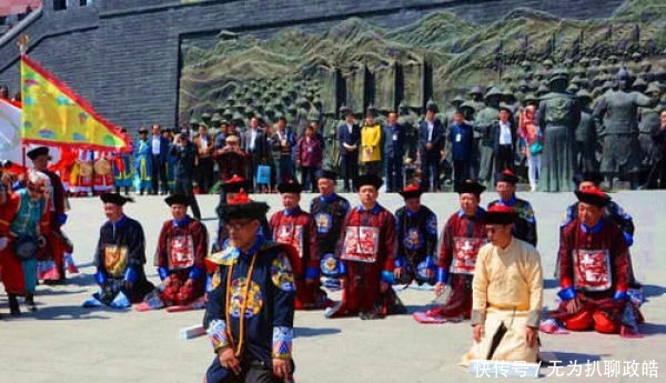 清朝|乾隆的七世孙祭祖时公然穿清朝皇帝的龙袍,是否存在不妥行为?