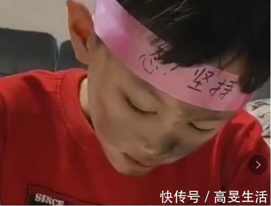 做作业|“硬核妈妈”火了,“神操作”搞定不写作业的娃,网友:简单粗暴