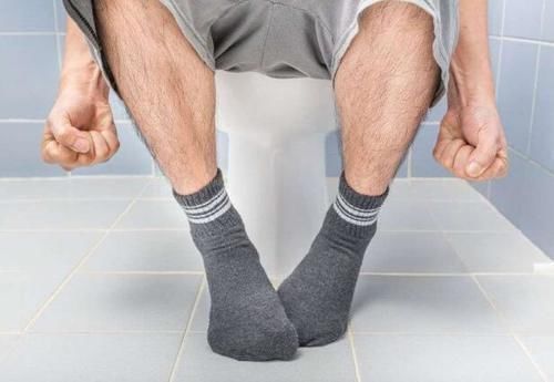 肠道|经常腹泻，担心“患上”肠癌？医生：伴随3个症状，需要提高警惕