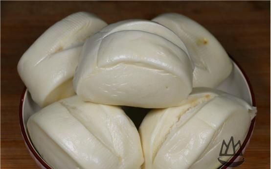 保存馒头时,切记别直接放冰箱,教你一招,放一个月不发霉不发硬