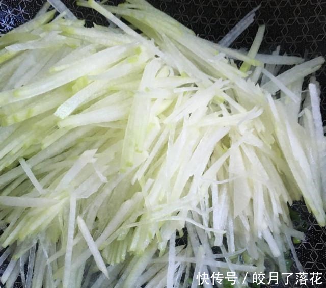 萝卜丝|清炒萝卜丝,家常小菜,爽口极了