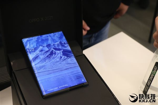 OPPO|OPPO X 2021卷轴屏概念机现场图赏：科幻中的手机来了