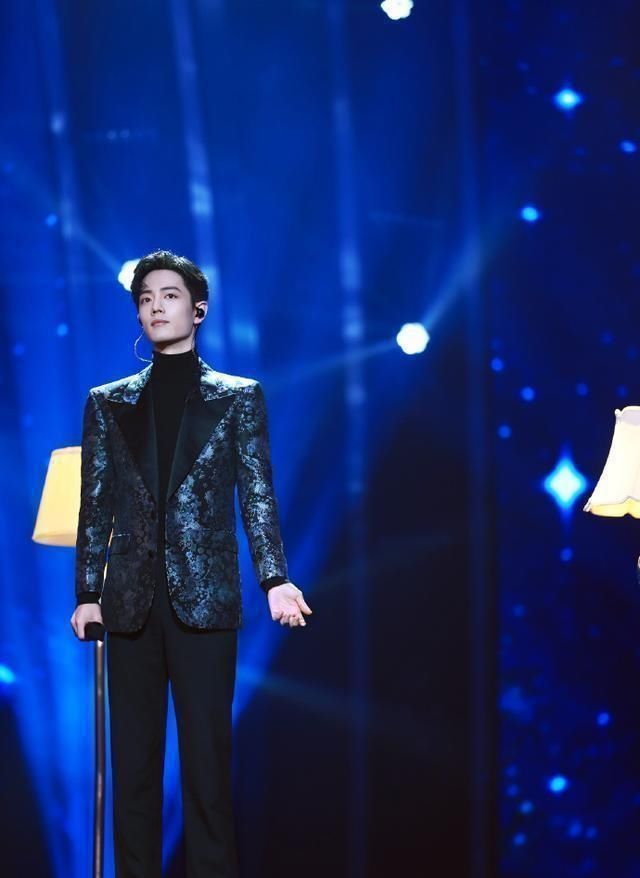 肖战《光点》凭优异成绩,荣登华尔街财报,被音乐集团高度认可