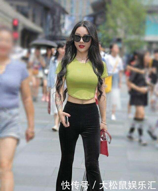 打底裤|瑜伽裤穿搭会显得脸型很好,时尚又显瘦的利器,搭配出不同风采
