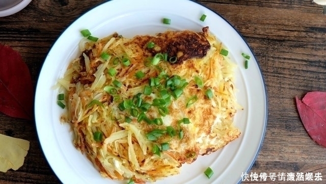 鸡蛋|1个土豆3个鸡蛋,煎出2份早餐饼,不加水不加面,做法简单又好吃