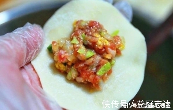 做饺子时，这种调料最好禁忌放，很多人都不懂，难怪做的饺子难吃