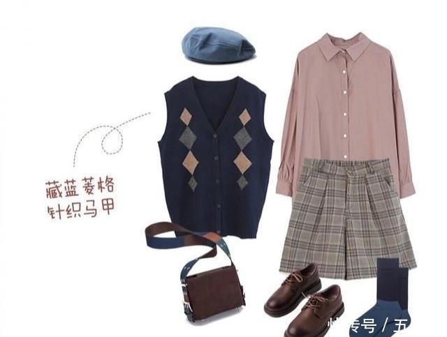 讲究的女人真会穿，用''马甲''混搭叠穿，拯救春天换季乱穿衣的尴尬