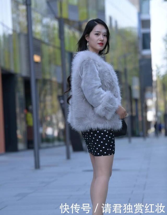 爱不释手|一款时髦的“波点裙”,简约又富有层次,时髦精们爱不释手!