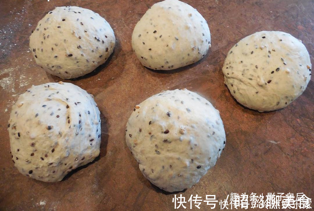 包子|比馒头简单，比包子好吃，我家隔三差五做一次，一出锅就抢光！