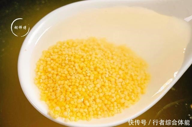 熬小米粥时,最忌讳直接下锅煮!大厨牢记3点,米油厚,特香稠