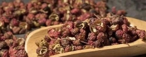 炖鸡肉时，最忌放这6种调料，要想肉香汤鲜，放对料很重要