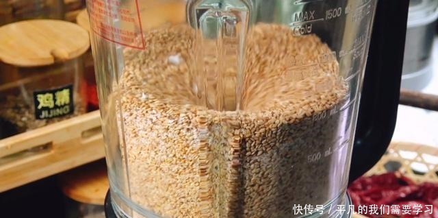 芝麻酱怎么做,做法真简单,只需1斤白芝麻,做啥都好吃!