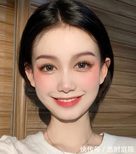 鸡肋 黄黑皮涂上“鸡肋”的大牌口红色号,涂上不好看,搁置又很心疼