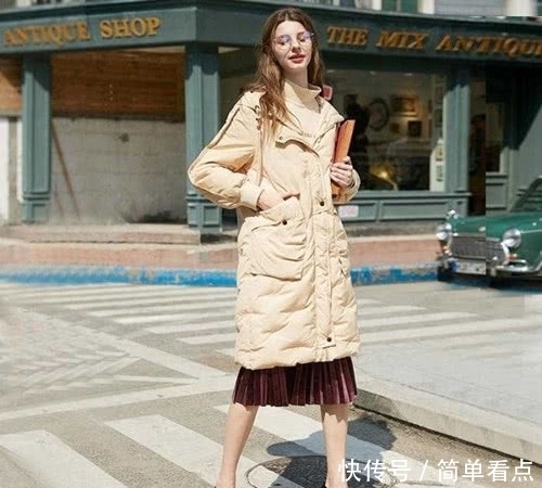减龄|今年女人穿羽绒服,尝试这4种搭配,清新减龄又很洋气