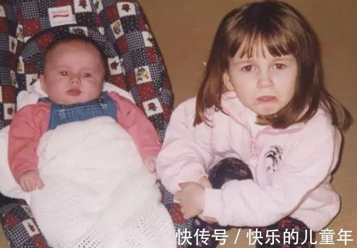 小二宝|二胎养娃法则:有多爱二宝,就要多偏向大宝,别误会孩子的嫉妒心