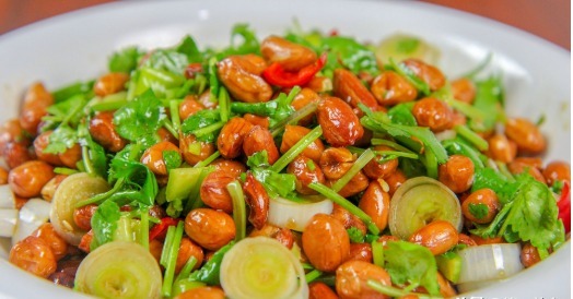 油炸|厨师长教你油炸花生的做法,掌握这个诀窍,花生米再也不会炸老