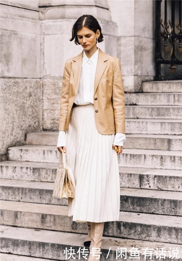 凸显|50岁女人别总穿碎花裙,先看清自己的身材,挑对裙子才是时髦阿姨