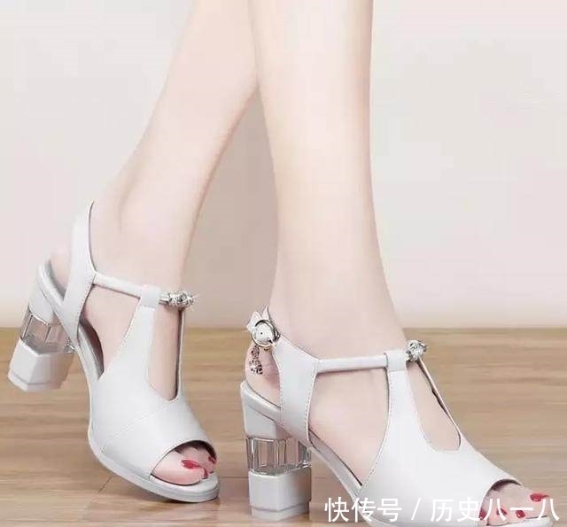 女人|炎炎夏日,高跟凉鞋紧跟时尚潮流,穿出女人的优雅范儿