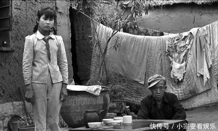 老照片：中国贫困地区上学的孩子，看完让人很心酸