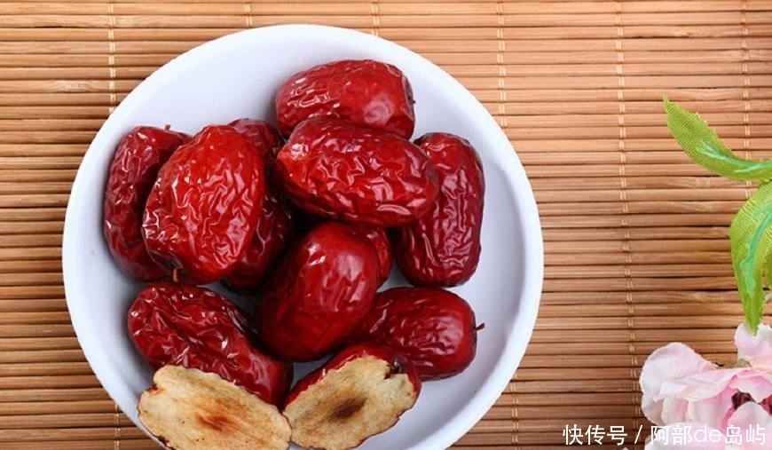 老太|女人不想老太快,最好别贪吃这5种食物,会加速衰老!