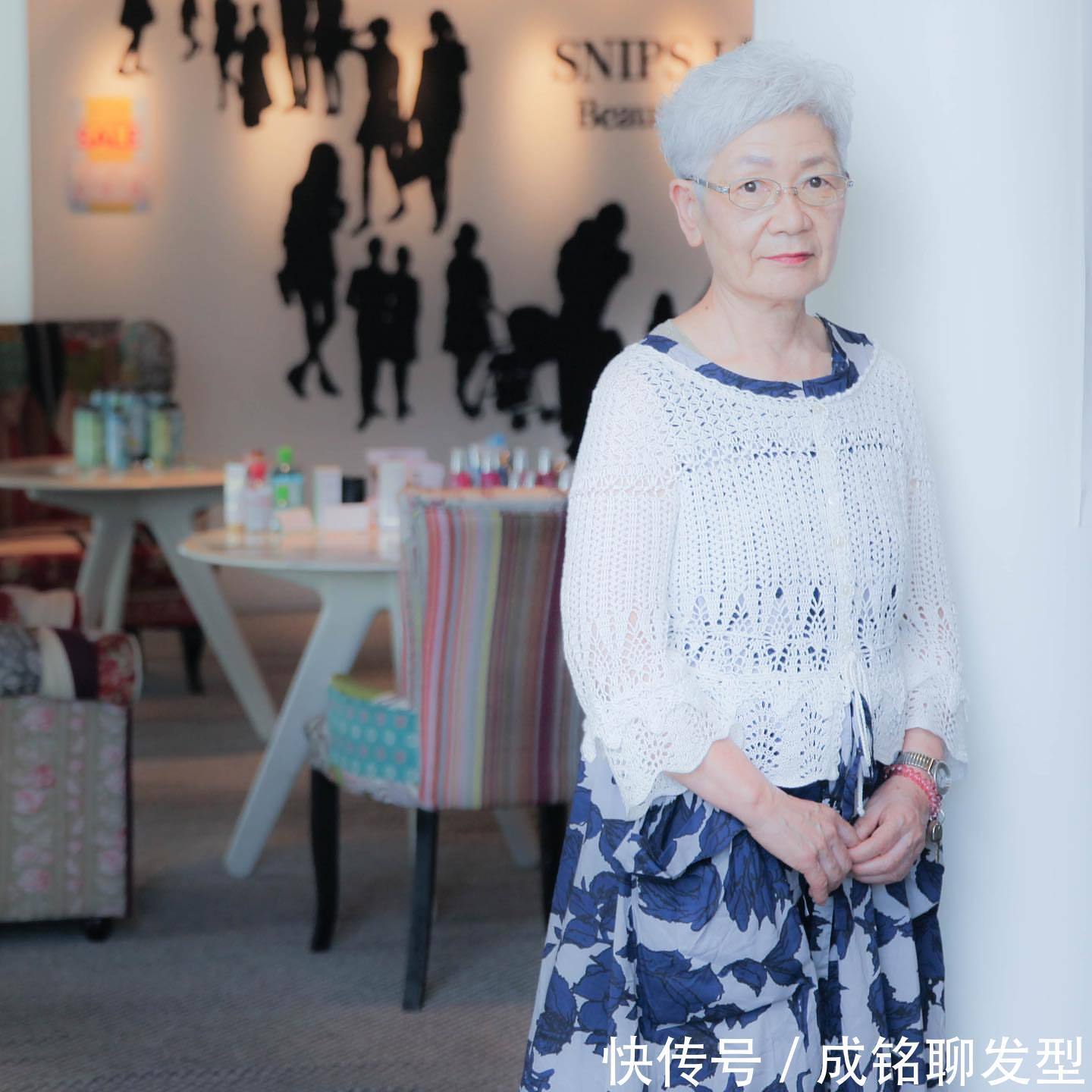发型 即便头发花白发型也要精致,老年人这样烫头发,时髦利落又显年轻