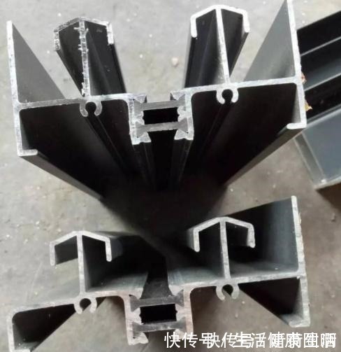 封窗|封窗是选铝合金还是断桥铝窗户里面的讲究,让老师傅来说给你听!