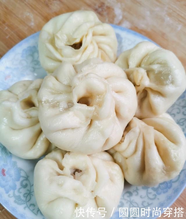 萝卜馅包子好吃有诀窍,调馅发面这样做,素馅包子也很香!