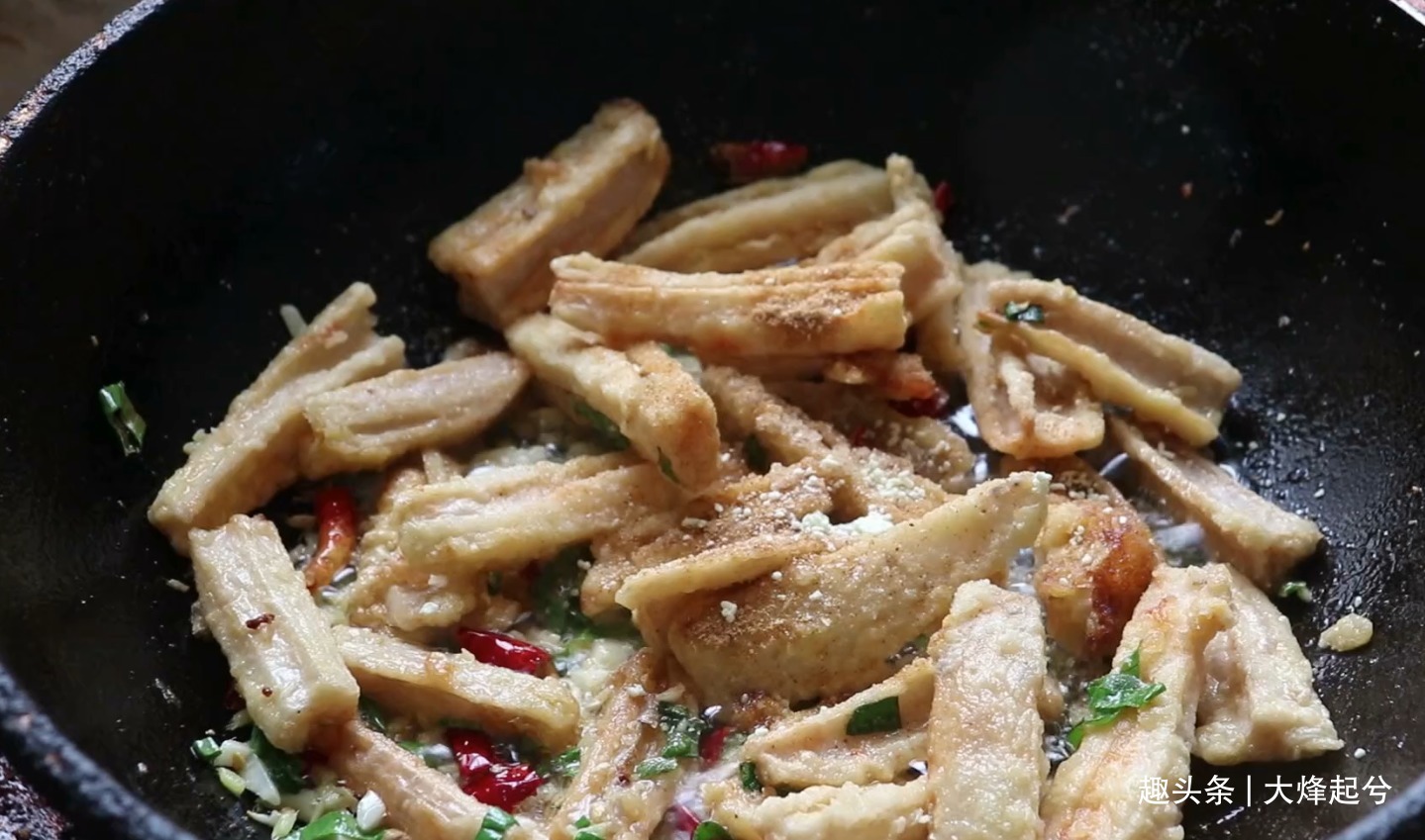 分享一种莲藕的吃法，看着都流口水，做法一看就学会，超简单