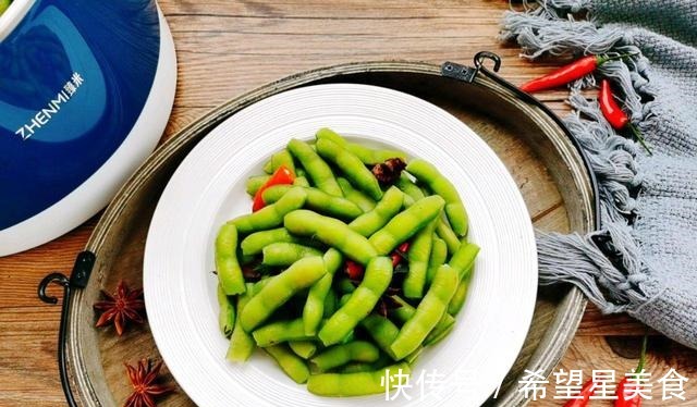 好吃|在家自己做水煮毛豆，比外面买的好吃，制作简单还有营养！