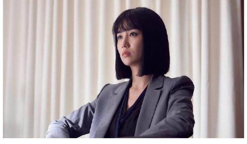 拍到一半就下车,戏份还没女三多,这女主当的真憋屈