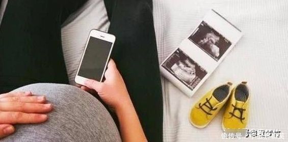 胎宝|怀孕以后,孕妇熬夜玩手机,胎宝又在干什么?看完后或许会受益