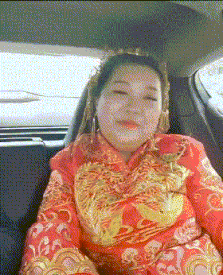 |搞笑GIF：只要一聚会，公司女同事全变了