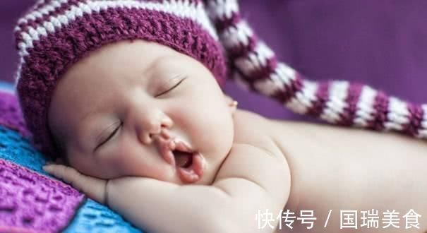 颈部|婴儿睡觉需要枕头吗？宝宝有个好头型，做好这7点比定型枕更重要