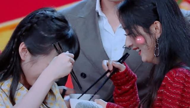 羡慕|赵丽颖看到卤肉,立马拿碗盛,看到她给谁吃了粉丝直呼羡慕