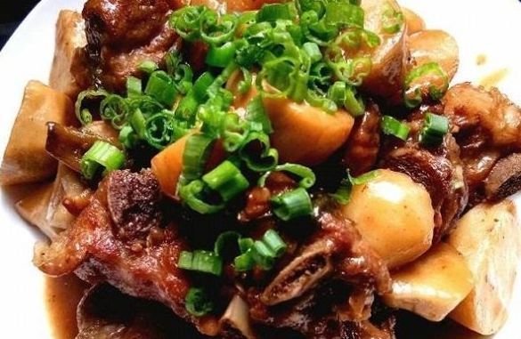 好吃|营养丰富味道鲜美,芋头和排骨蒸炒烧制都美味,家常又好吃