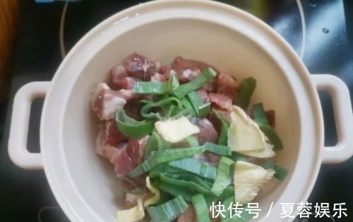 这才是萝卜炖牛腩的家常做法,口感劲道,肉质鲜嫩,汤汁浓郁下饭