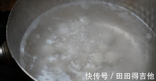这碗热甜品被南方人当成宝!深秋季节就爱来一碗,软糯香甜又养颜!