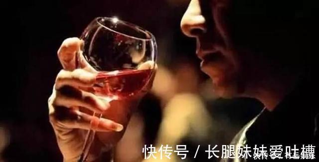 肝脏|“肝毒”太深，“脸上”有3种表现，排除肝毒，按一穴、吃三蔬