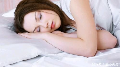 改善睡眠|4个原因容易引起失眠,经常睡眠不好的人,生活中请做好这4件事