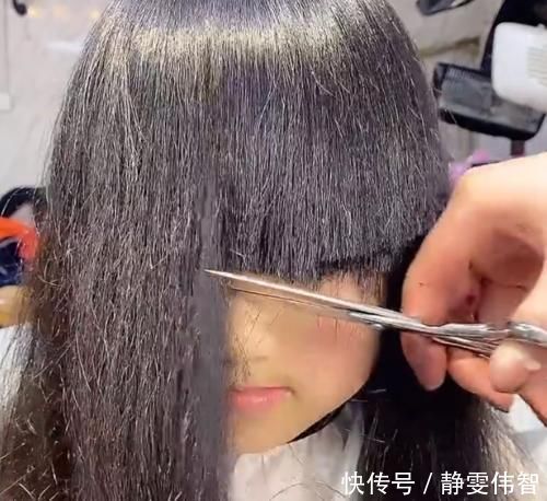 小女孩|长发女孩剪了款超短发后,让人感觉格外清爽,网友:直接剪成男孩了