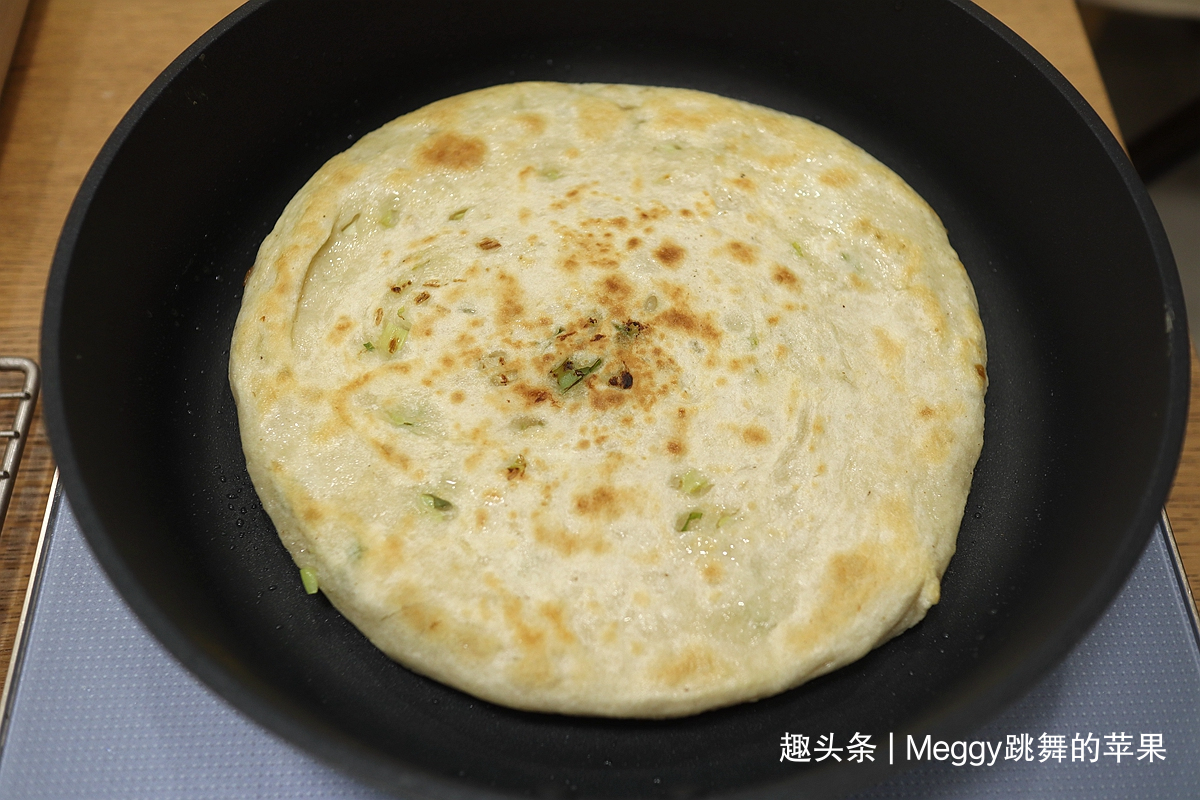 中筋面粉|3种口味的家常饼,外皮酥香柔软多层,切一刀卷一卷就这么简单