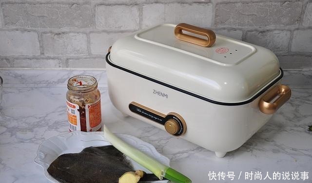 我家蒸鱼从不用料酒,两种食材放鱼上,蒸一蒸,味道又鲜又香