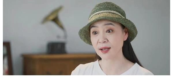 劉雪華|62歲瓊瑤女郎劉雪華參加節(jié)目，自曝獨(dú)居10年，擔(dān)心摔倒沒人知道