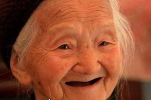 红石榴|寿命长的女人,睡前都有这5个好习惯,若你5个全占有,恭喜很健康