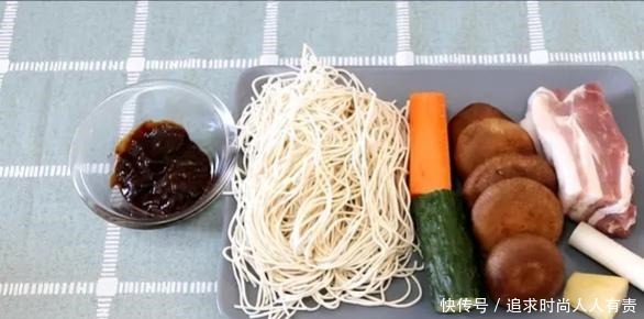 炸酱面怎么做美味呢厨师长教你技巧，做出来酱香浓郁特别好吃