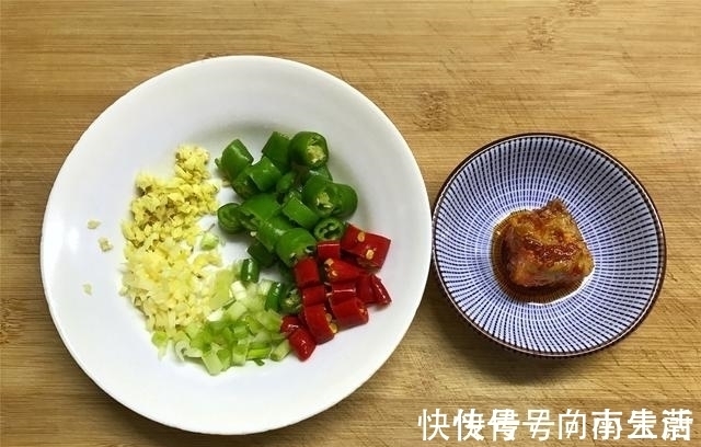 蒸鱼豉油|茄子别再油焖了，教你新吃法，不炒不炸，开胃下饭，百吃不腻