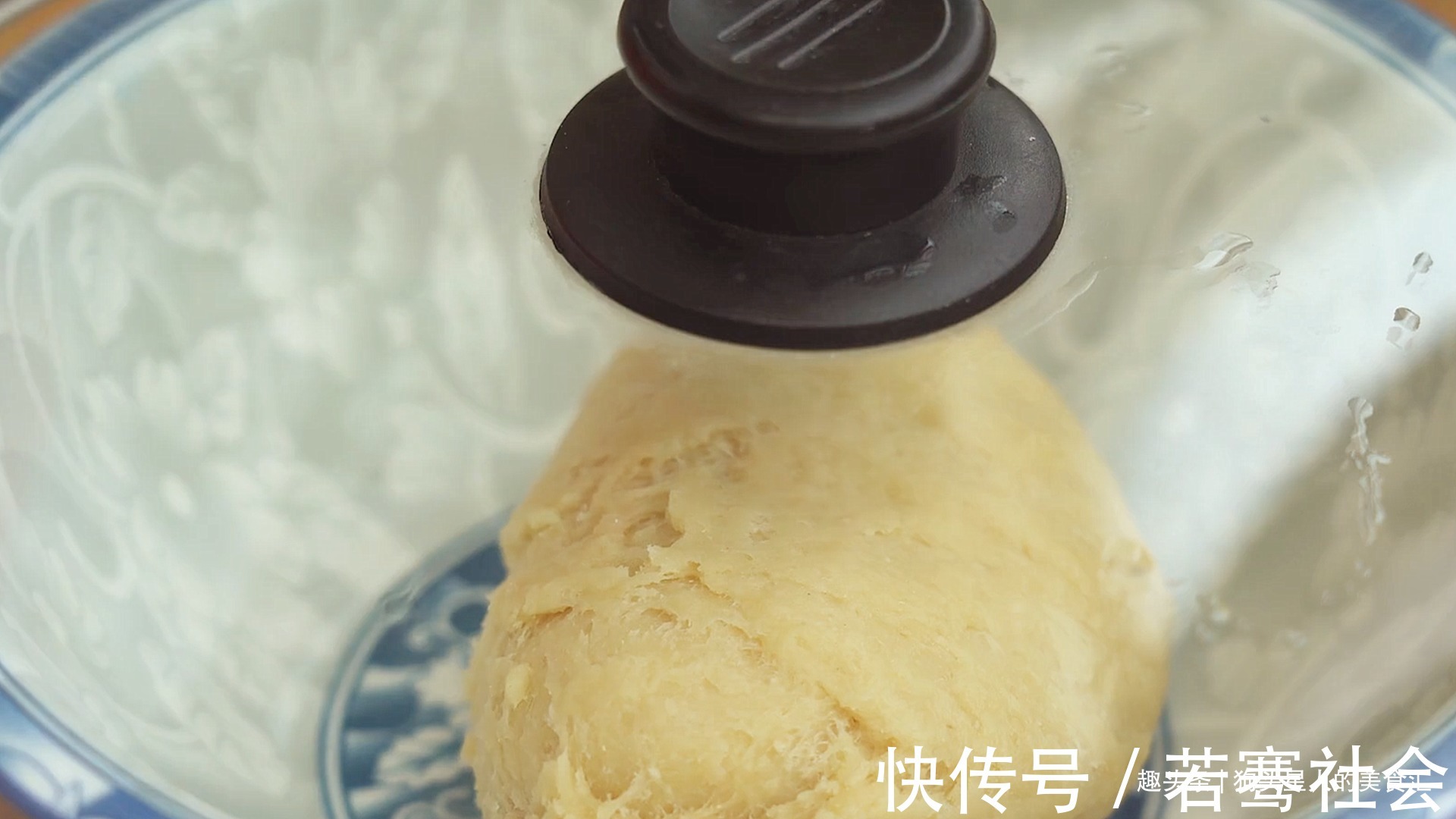 绿豆|自制绿豆饼，不用酥皮不用烤箱，皮薄馅大，清甜不油腻，太香了